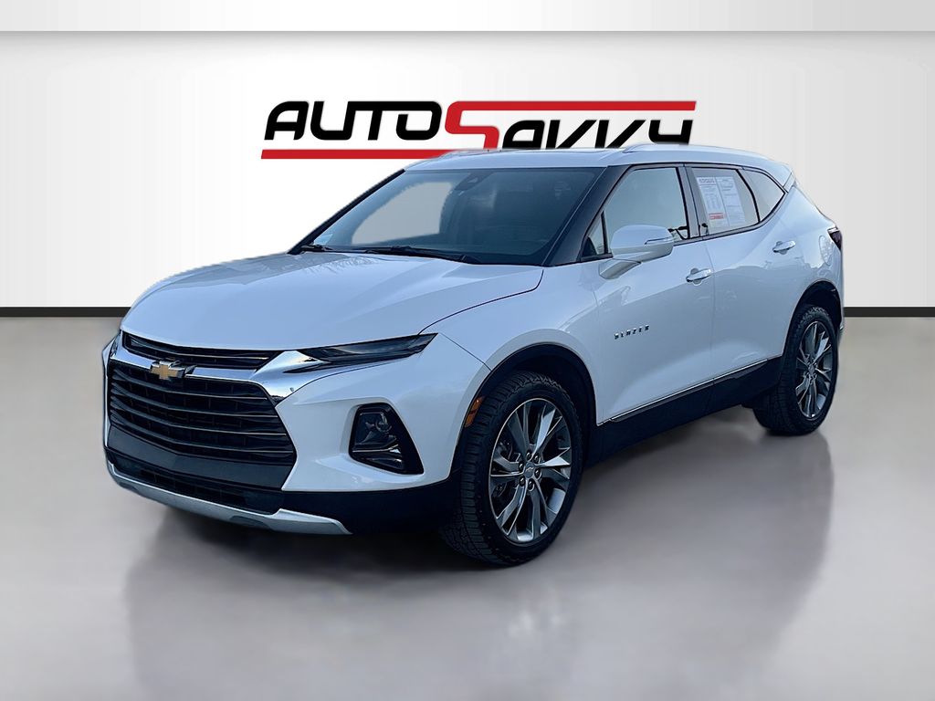 Used 2022 Iridescent Pearl Tricoat Chevrolet Premier image 3