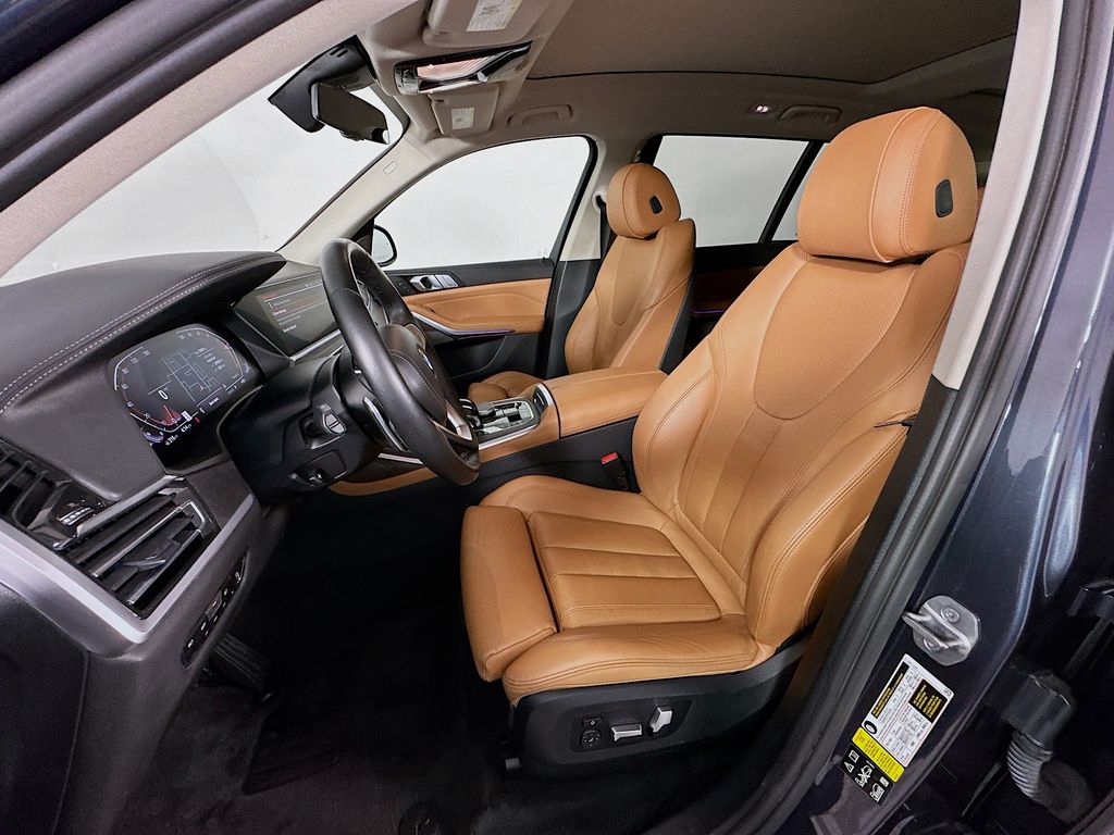 Thumbnail: 2021 BMW X7 - 21