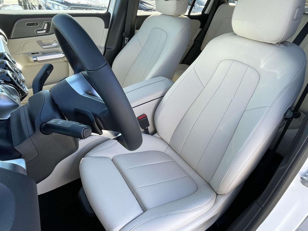 Thumbnail: 2025 Mercedes-Benz GLB - 15