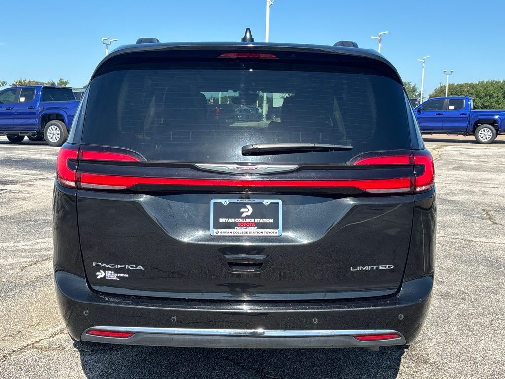 2023 Chrysler Pacifica Limited photo