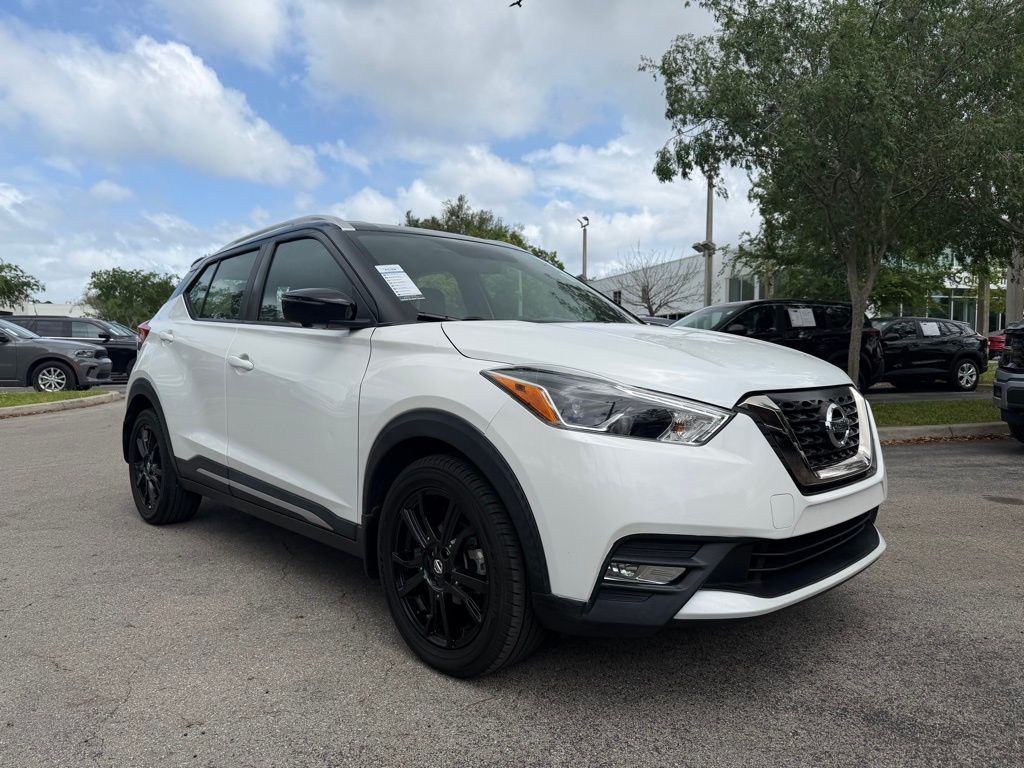 Aspen White 2019 Nissan Kicks SR FWD SUV / Crossover Front-Wheel Drive Continuously Variable Transmission