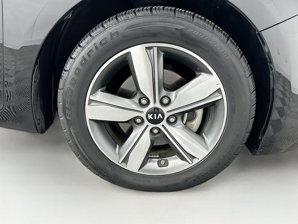 Thumbnail: 2018 Kia Forte - 30