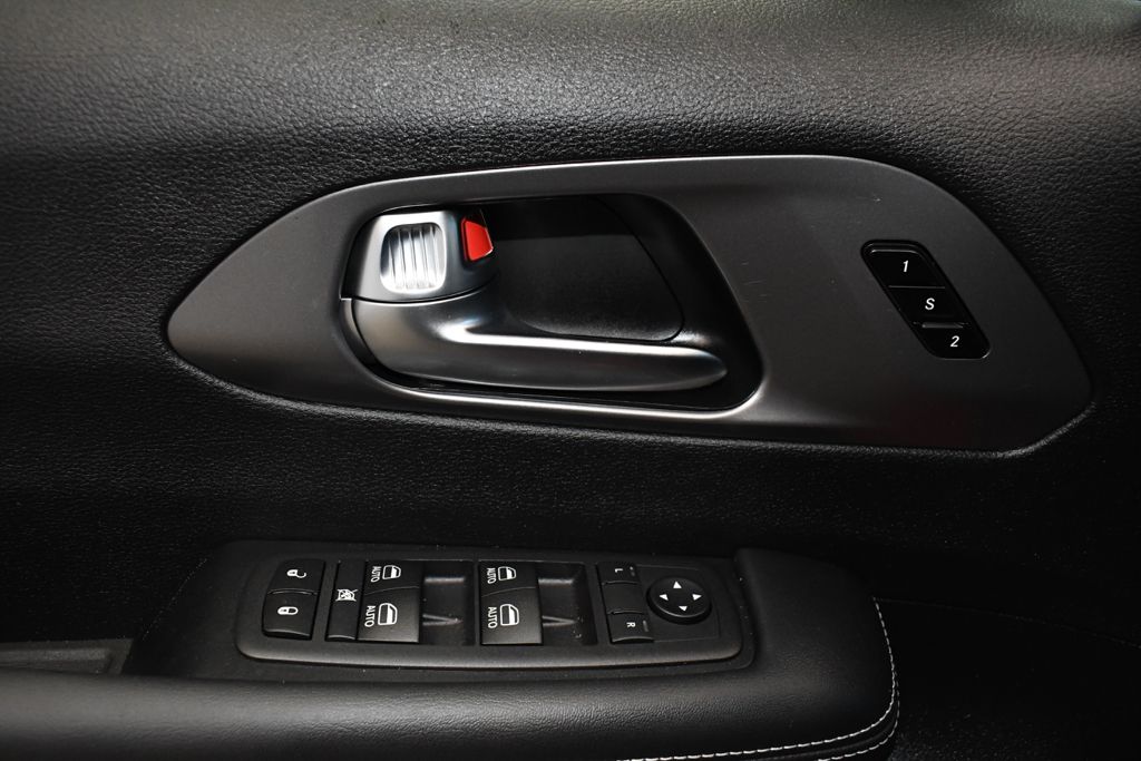 Used 2026 Red Chrysler Select image 17