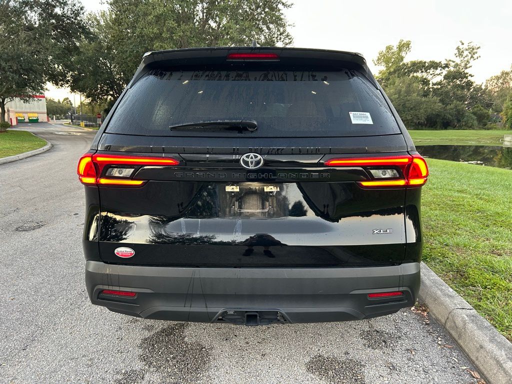 Thumbnail: 2024 Toyota Grand Highlander - 4