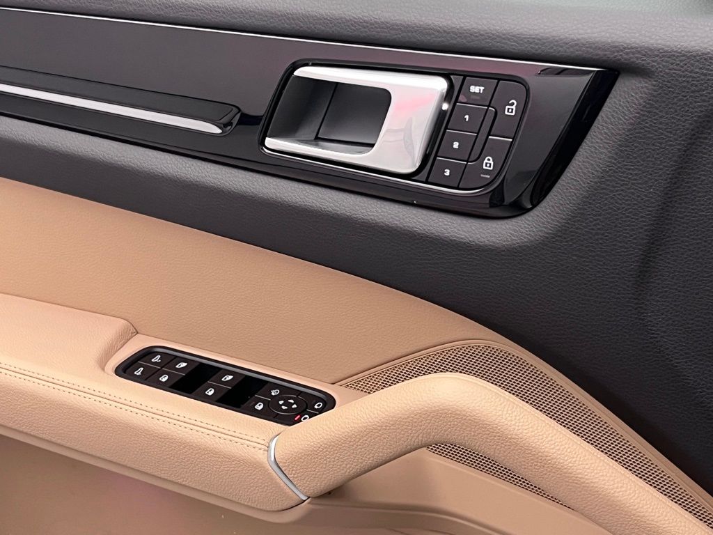 2022 Porsche Cayenne  22