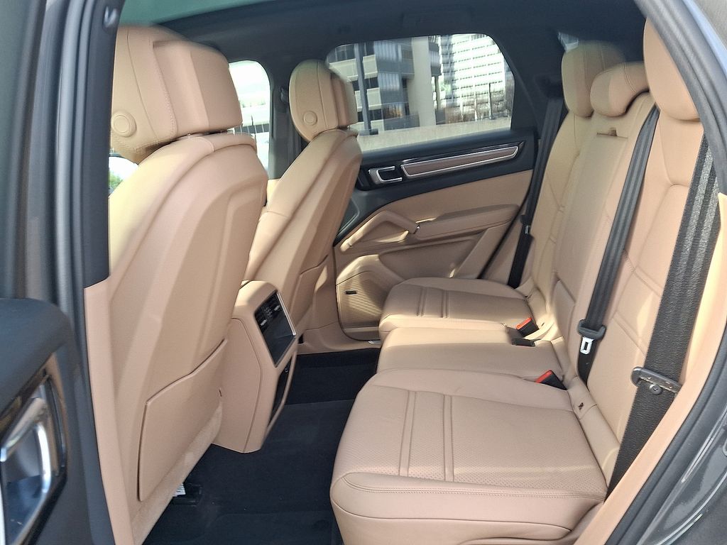 Thumbnail: 2023 Porsche Cayenne - 12