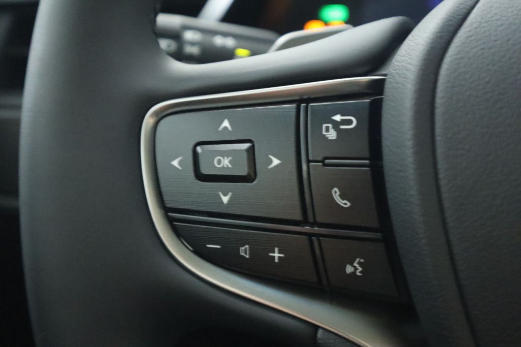 2025 Lexus ES Hybrid 300h 12