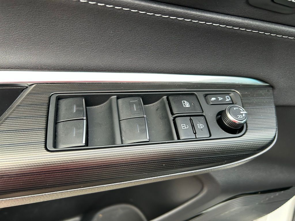 2024 Toyota Venza XLE 17