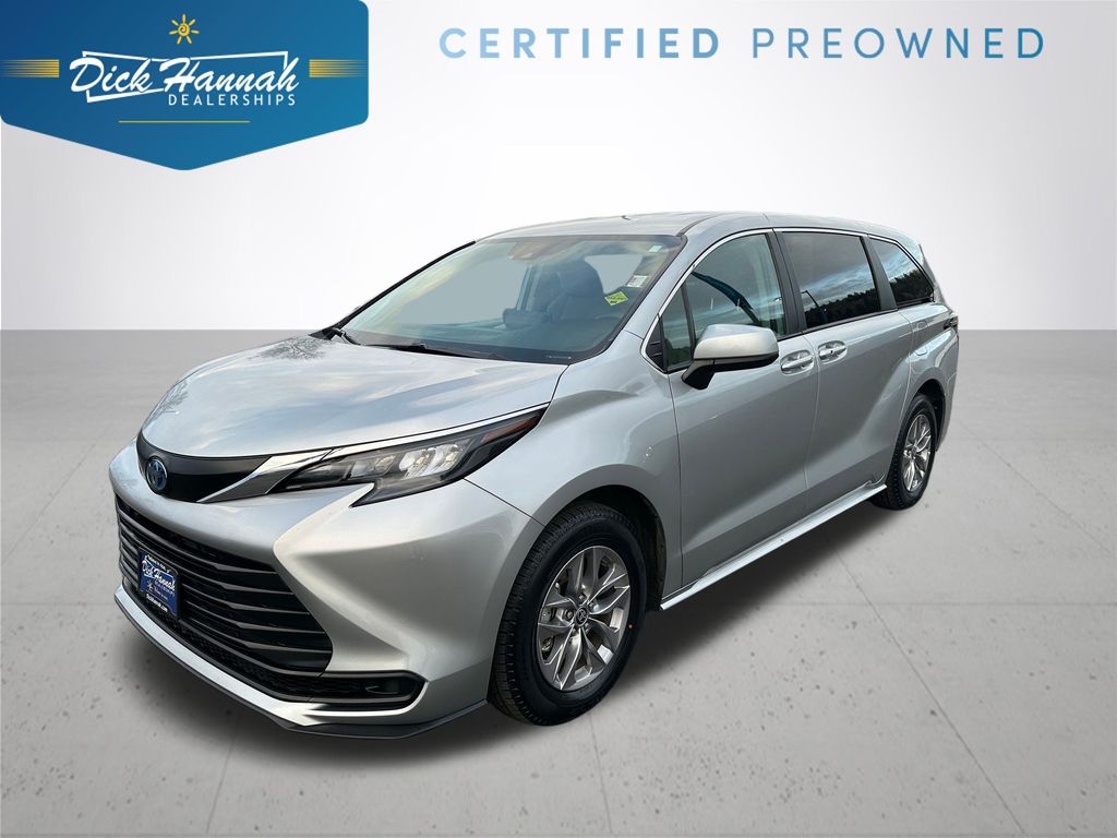 2024 Toyota Sienna LE