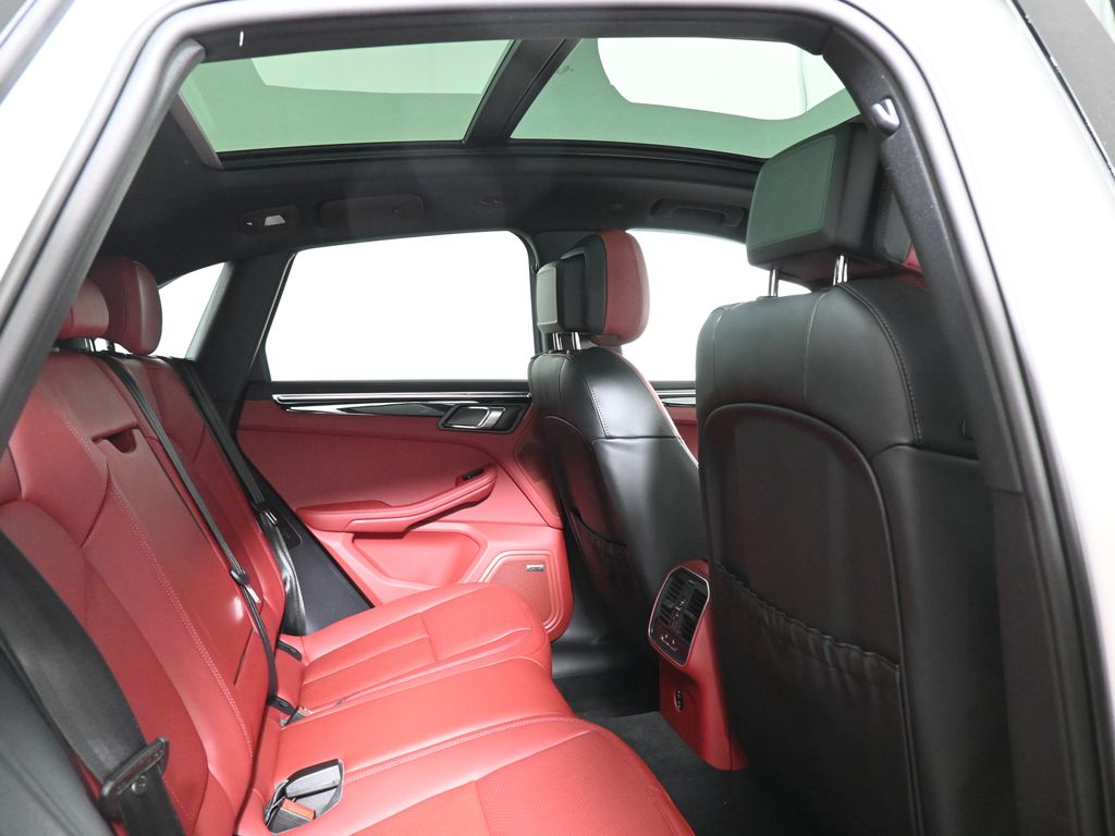 Thumbnail: 2025 Porsche Macan - 28