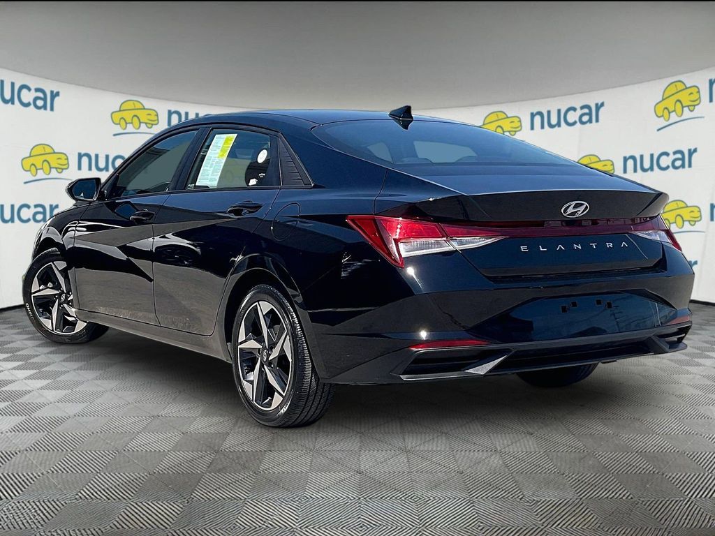 2023 Hyundai Elantra — photo 4