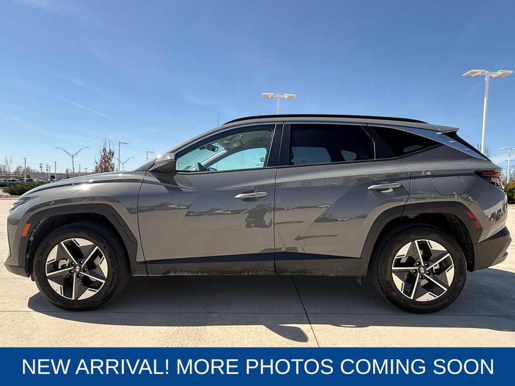 Used 2025 Hyundai Tucson SEL with VIN 5NMJBCDE0SH530980 for sale in Kansas City