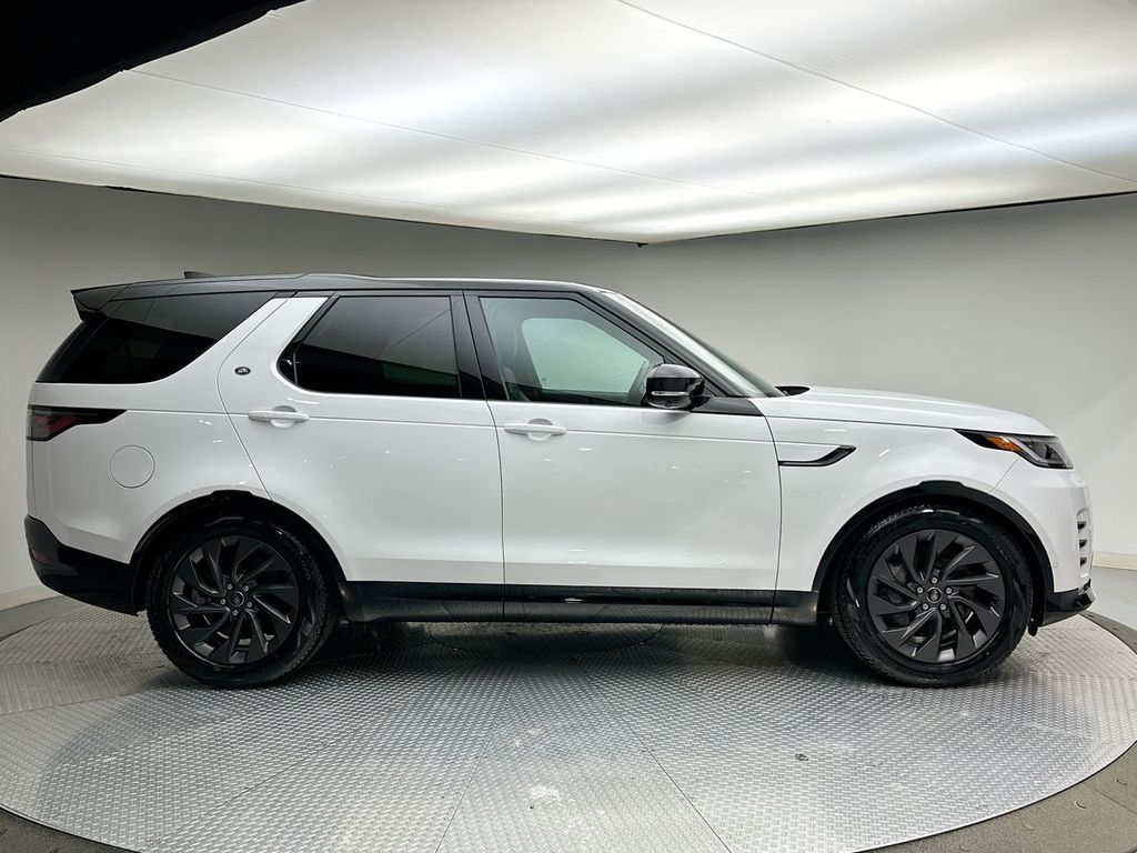 Thumbnail: 2023 Land Rover Discovery - 4