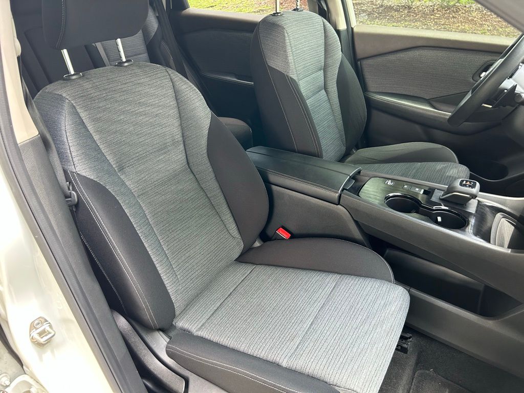 2021 Nissan Rogue SV 15