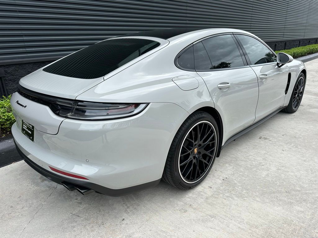 Thumbnail: 2023 Porsche Panamera - 10