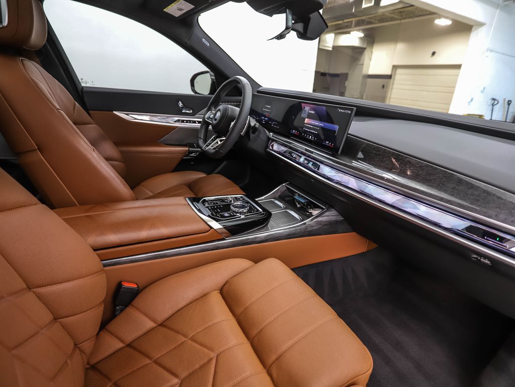 Thumbnail: 2023 BMW 7 Series - 31