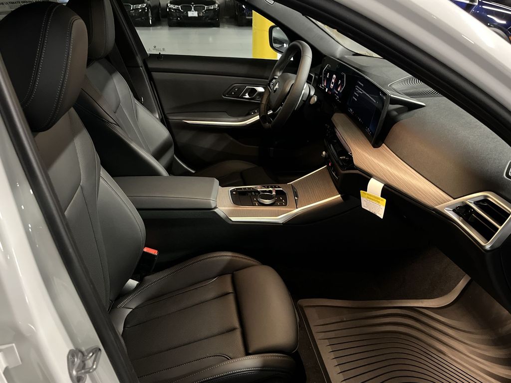 Thumbnail: 2025 BMW 3 Series - 25
