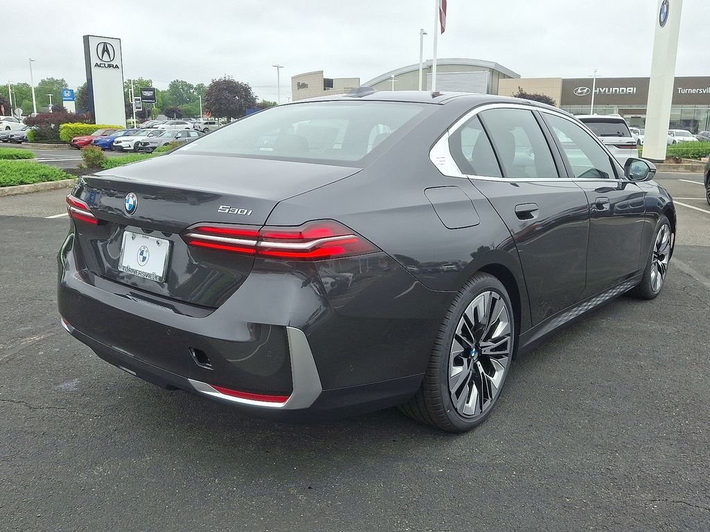 Thumbnail: 2026 BMW 5 Series - 4