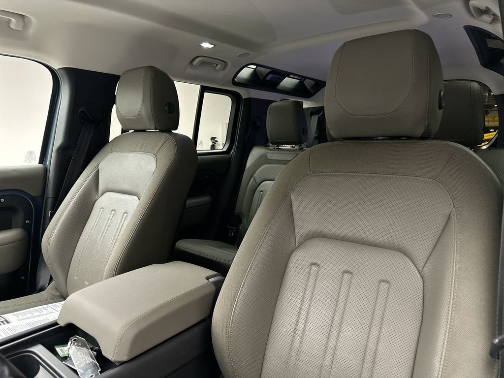 Thumbnail: 2020 Land Rover Defender - 10