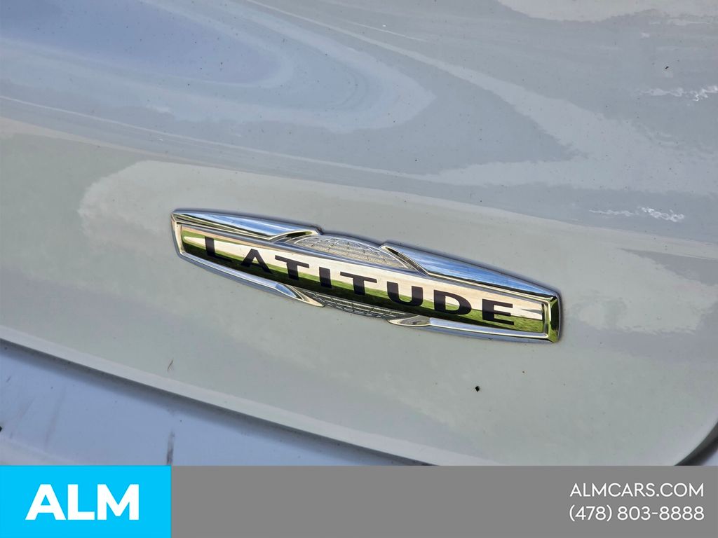 Used 2024 White Jeep Latitude image 20
