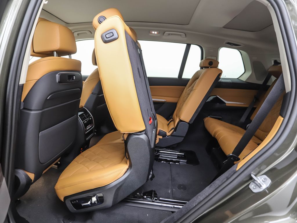 Thumbnail: 2026 BMW X7 - 25