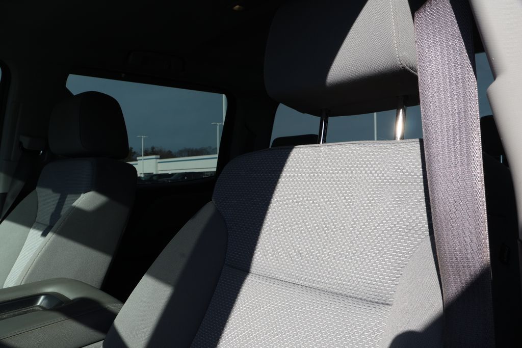 Thumbnail: 2017 Chevrolet Silverado 2500 - 14