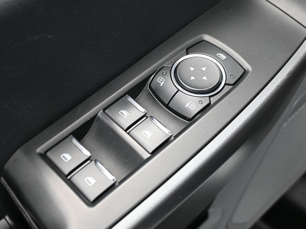 Used 2025 Oxford White Ford XLT image 17