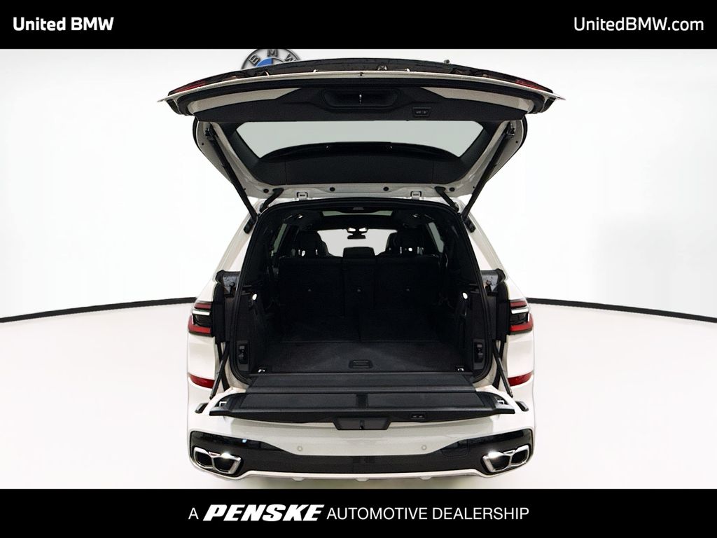 Thumbnail: 2025 BMW X7 - 14