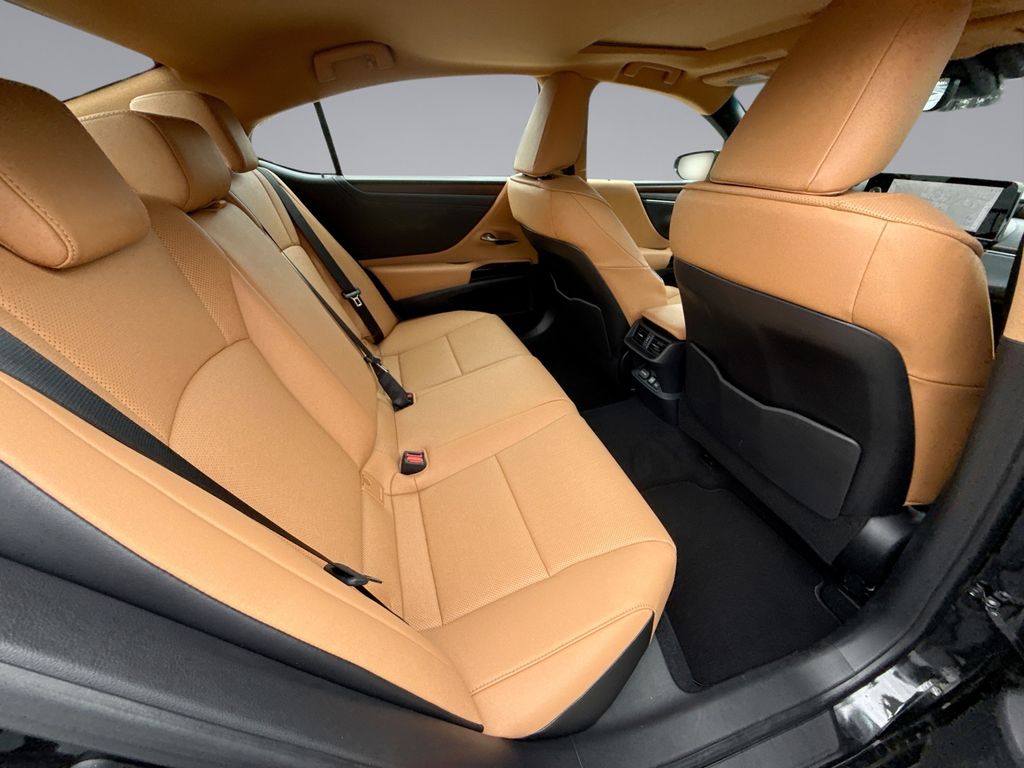 Thumbnail: 2025 Lexus ES - 17