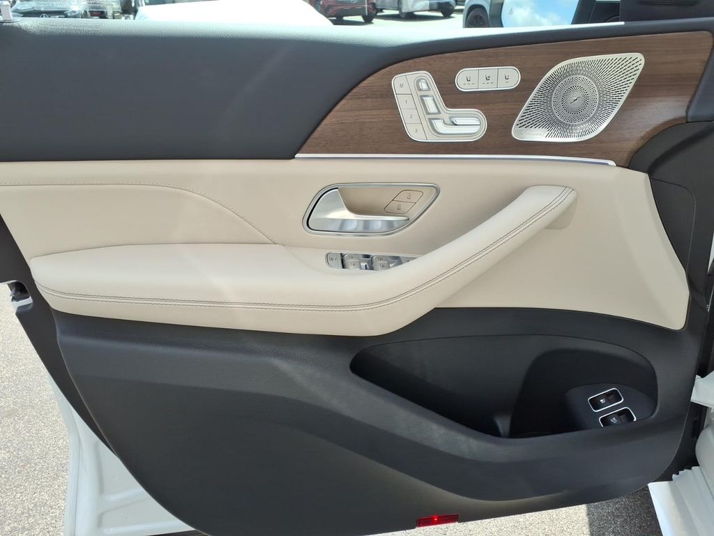 New 2026 White Mercedes-Benz GLE 450e image 11