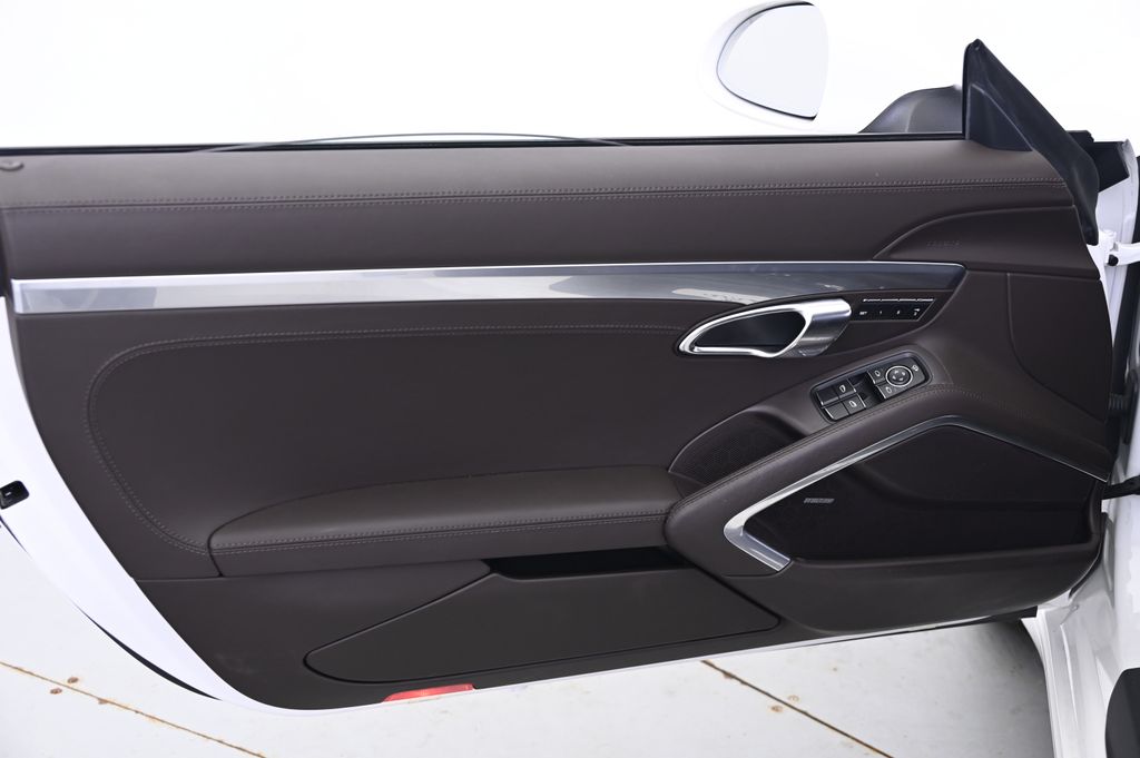 Thumbnail: 2012 Porsche 911 - 25