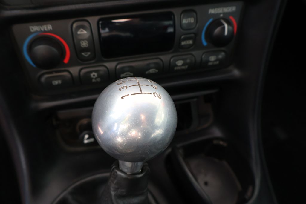 Thumbnail: 2001 Chevrolet Corvette - 24