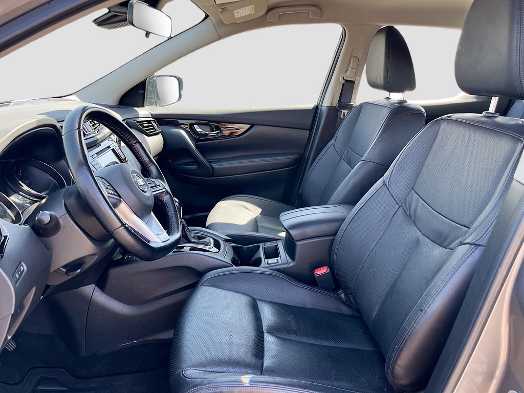 Used 2022 Gray Nissan SL image 21