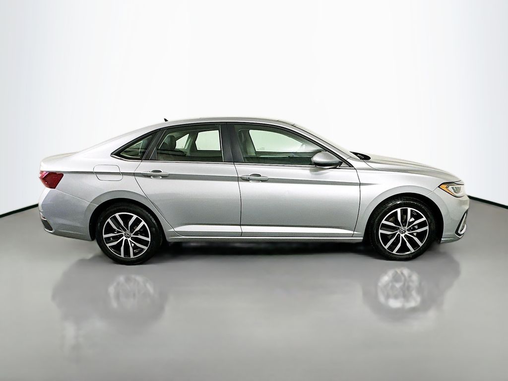 Thumbnail: 2025 Volkswagen Jetta - 4