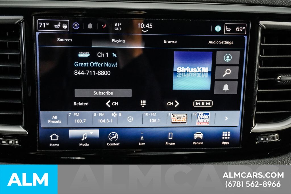 Used 2024 White Chrysler Select image 39