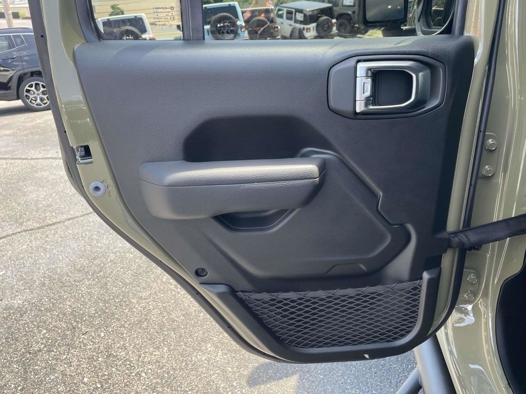 2025 Jeep Wrangler 4-Door Willys - Photo 20