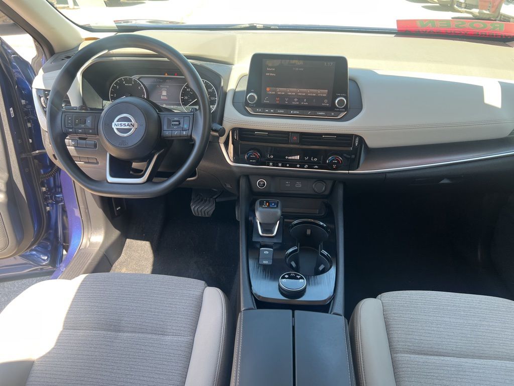 2021 Nissan Rogue SV photo