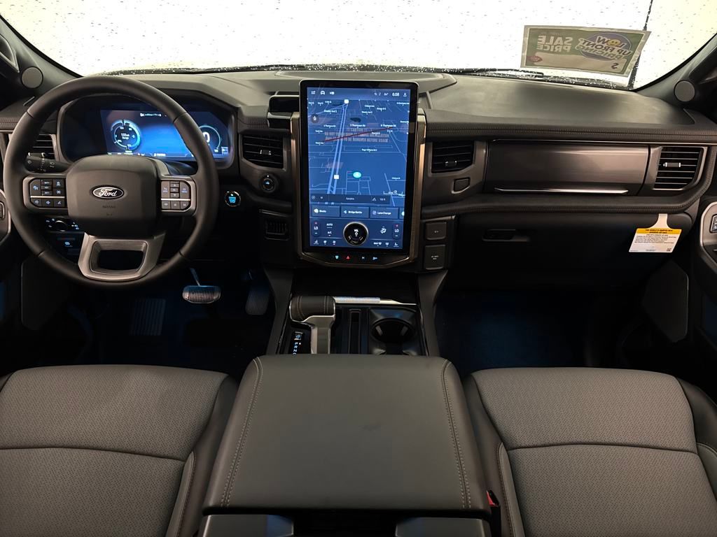 2025 Ford F-150 Lightning Lariat photo 3