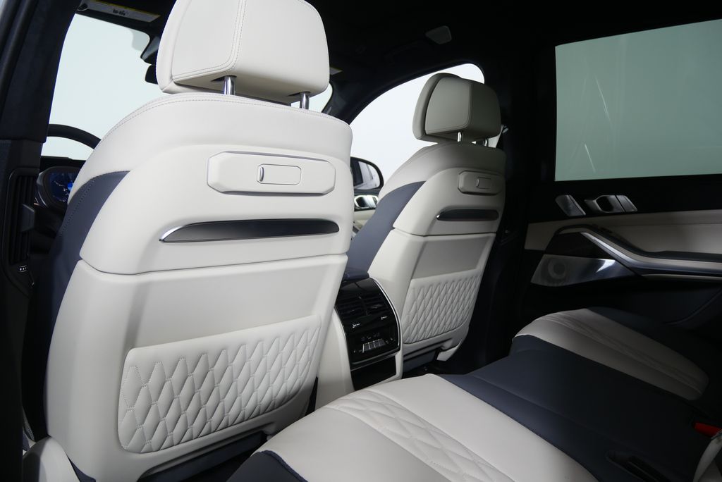 Thumbnail: 2026 BMW X7 - 20