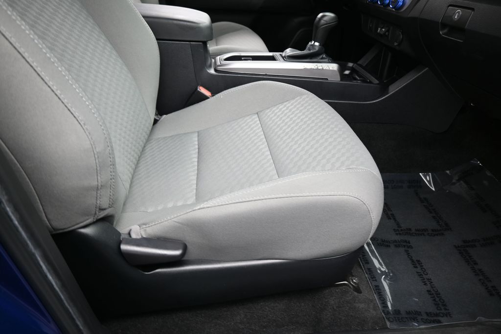Used 2022 Blue Toyota SR5 image 39