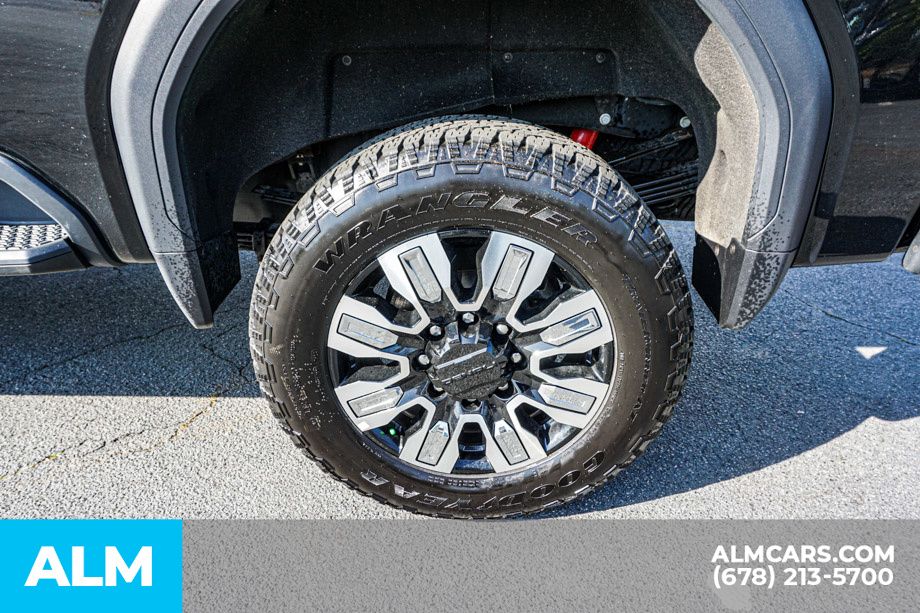 Used 2025 Black GMC Denali image 16