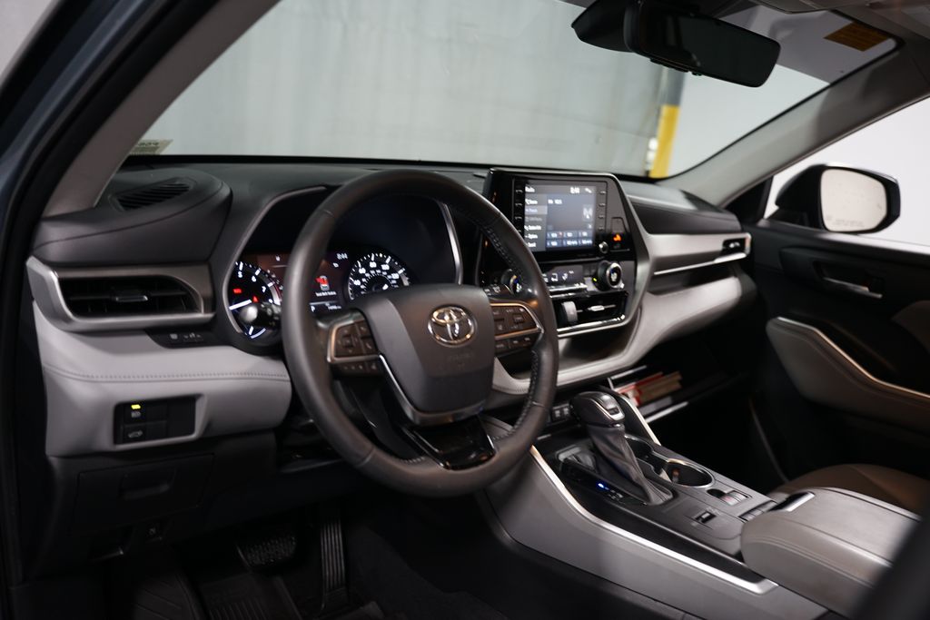 2021 Toyota Highlander XLE 11
