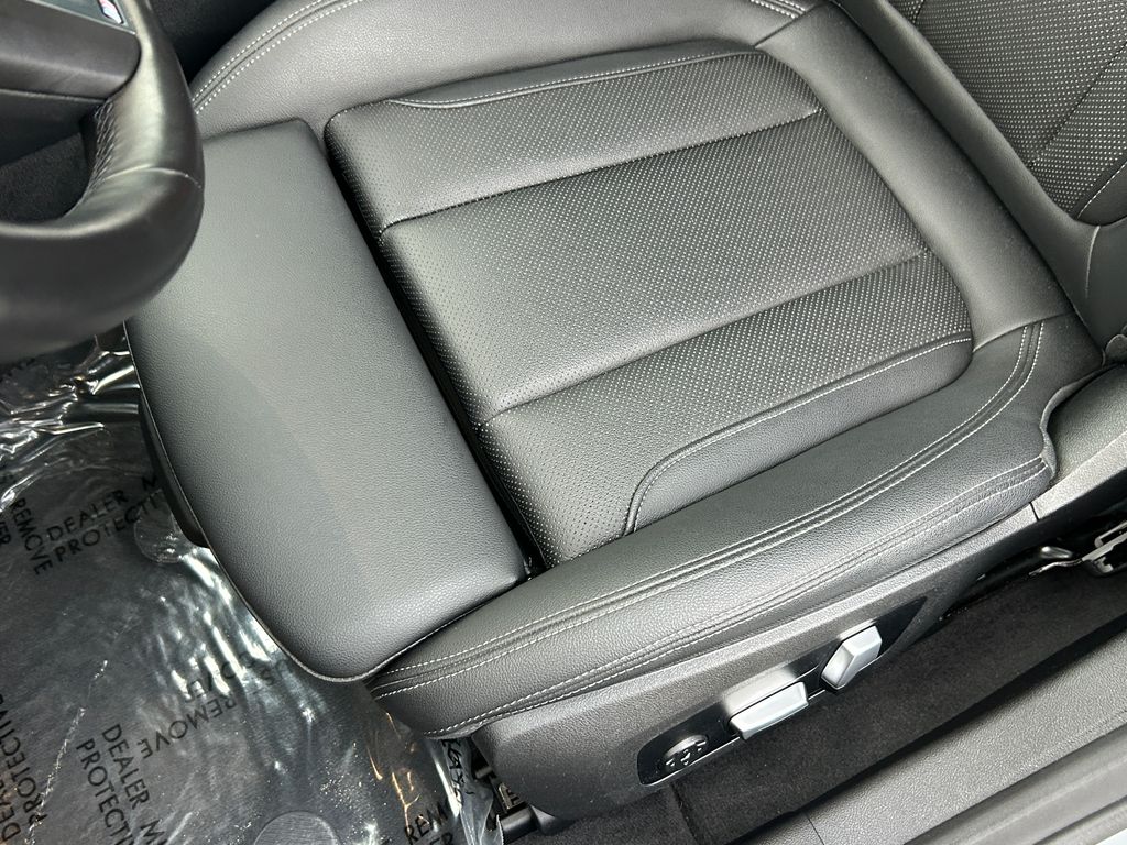 Thumbnail: 2023 BMW i4 - 15