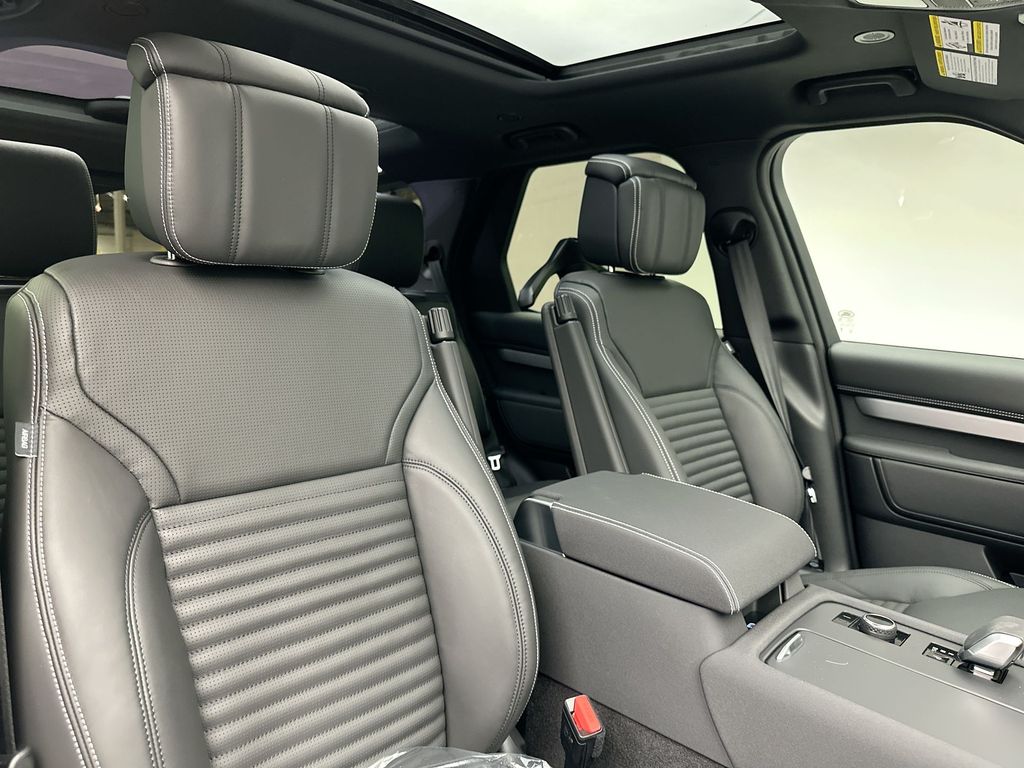 Thumbnail: 2025 Land Rover Discovery - 5