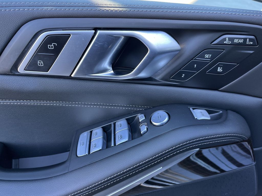 Thumbnail: 2024 BMW X7 - 13