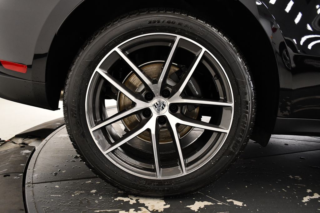 Thumbnail: 2025 Porsche Macan - 16