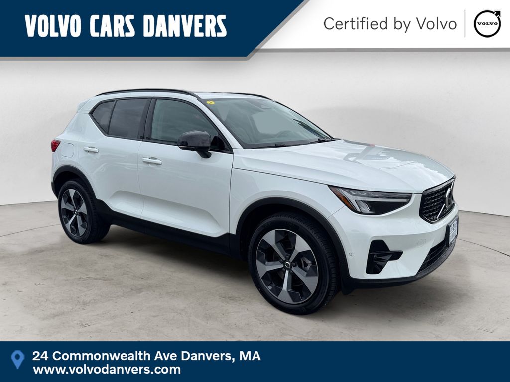  2025 Volvo XC40 B5 Plus Dark Theme AWD   