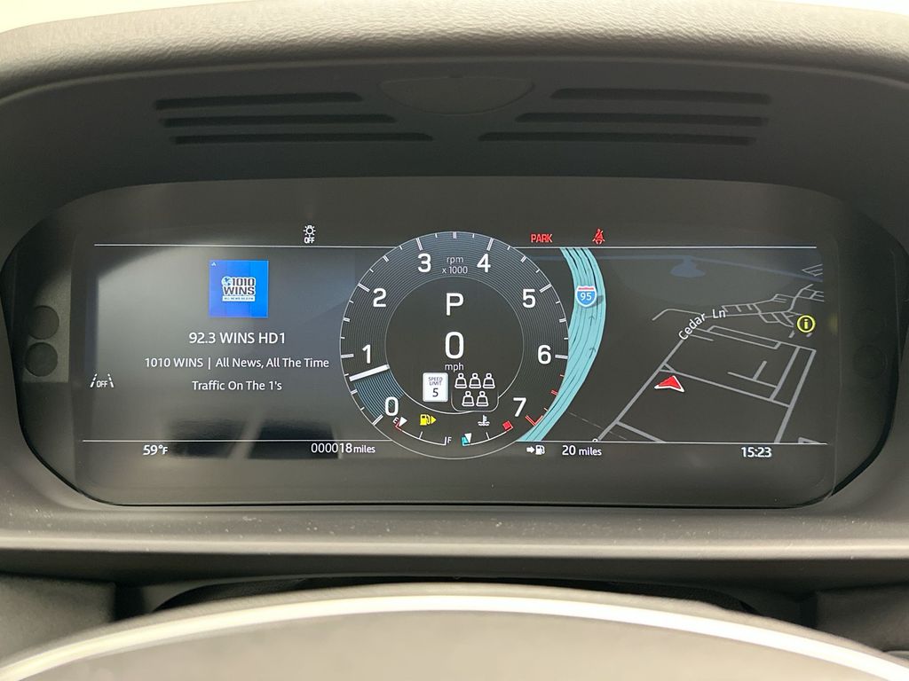 Thumbnail: 2026 Land Rover Discovery - 16