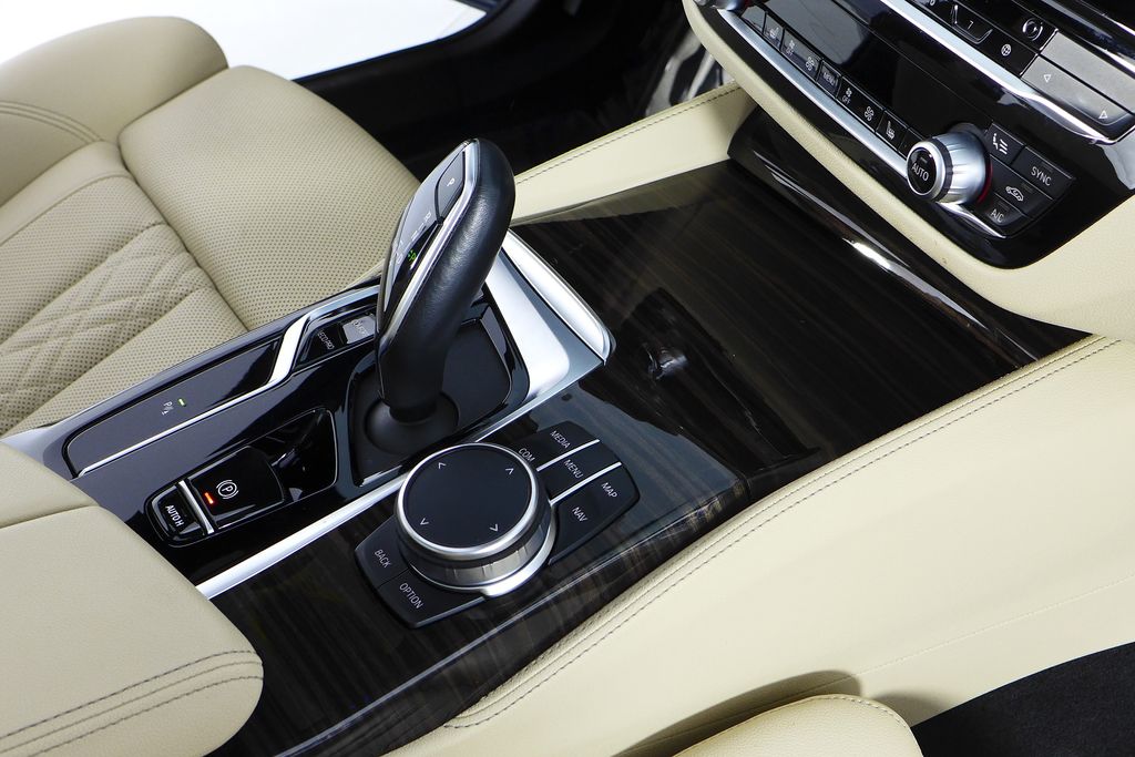 Thumbnail: 2022 BMW 5 Series - 15