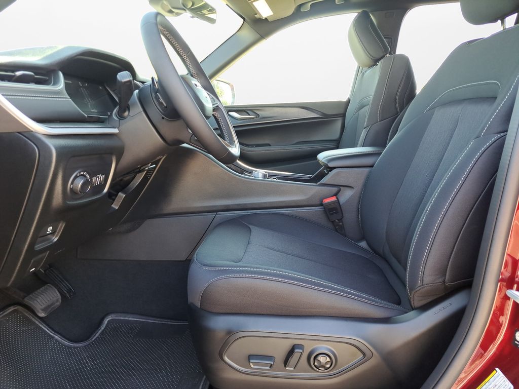 New Car 2025 Jeep Grand Cherokee  Laredo X For Sale Under $35,000 In Austin, Texas